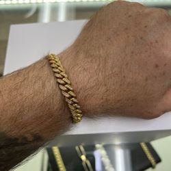 10k Gold Diamonds Cuban Link Bracelet - 2.5CTW - 42.6gr - 8”