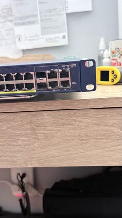 Netgear FS728TP