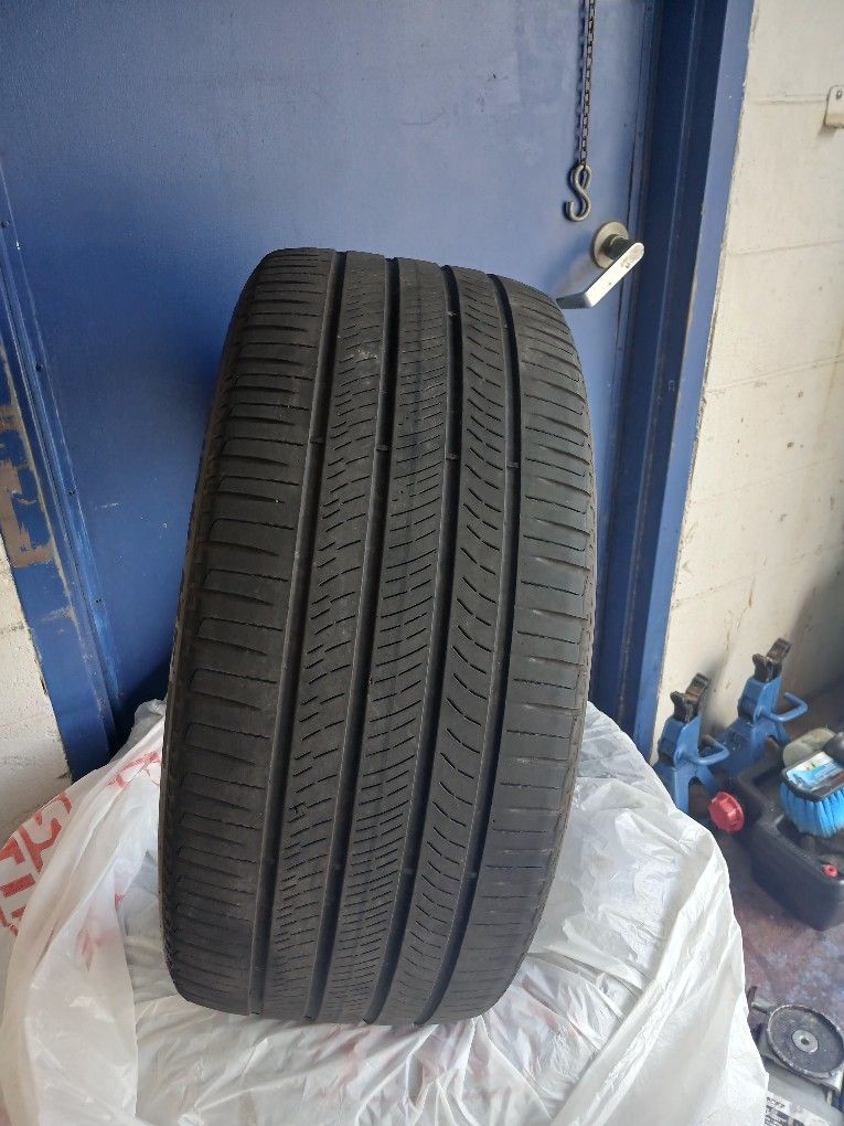 Like New 255/45/18' Tires