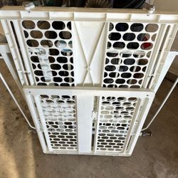 Gates/ Baby Gates/ Dog Gates
