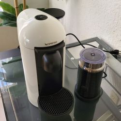 Nesspresso Vertuo Machine 