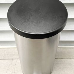 Simple Human Round Step Trash Can in Brushed Stainless Steel, 8 gallon (30 liter)
