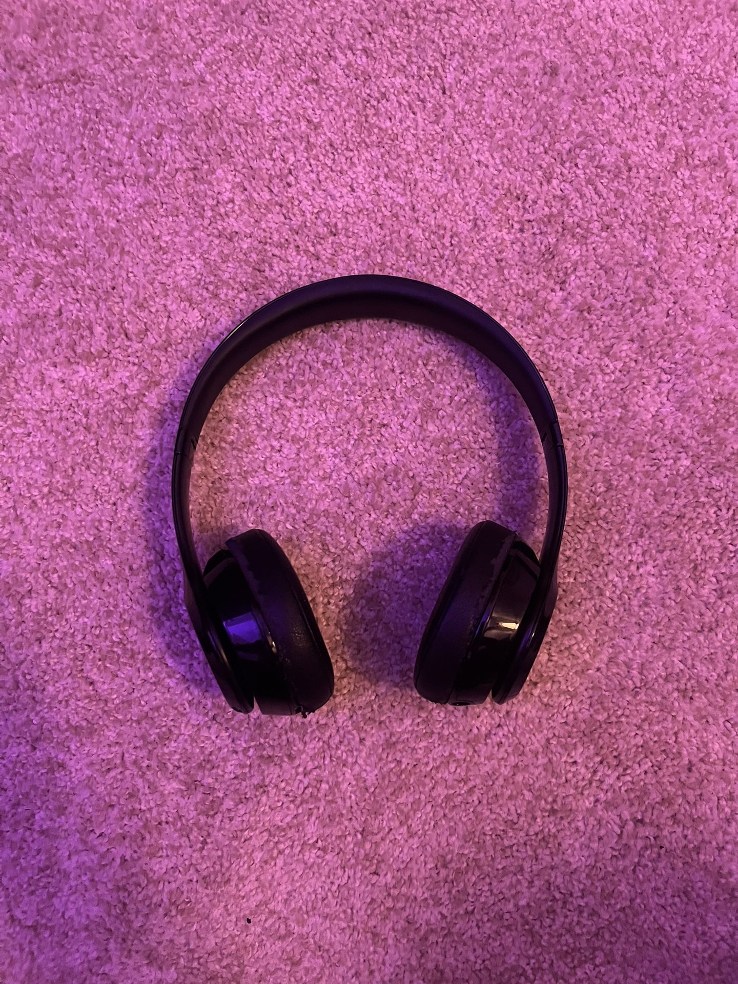 Beats Solo 3 (with case)