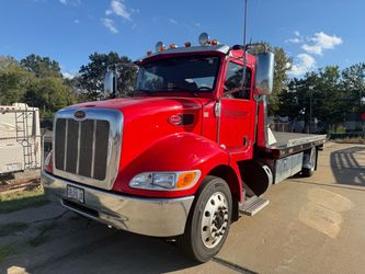 Peterbilt Flatbed Rollback Tow Truck