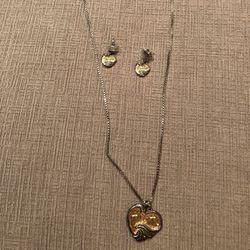 Pretty Necklace With Matching Earrings 