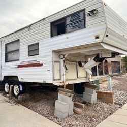 Fifth Wheel ( New Axels And Tires)