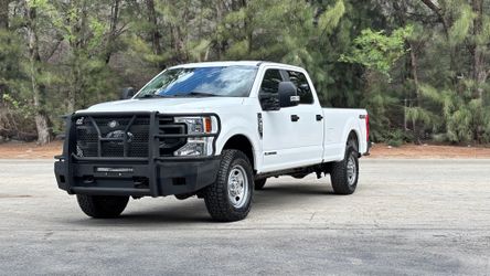 2020 Ford F350 Super Duty Crew Cab XL Pickup 4D 8 ft