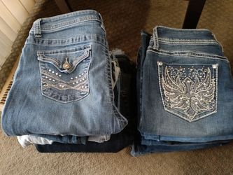 17 pair of jeans, mixed sizes and brands.