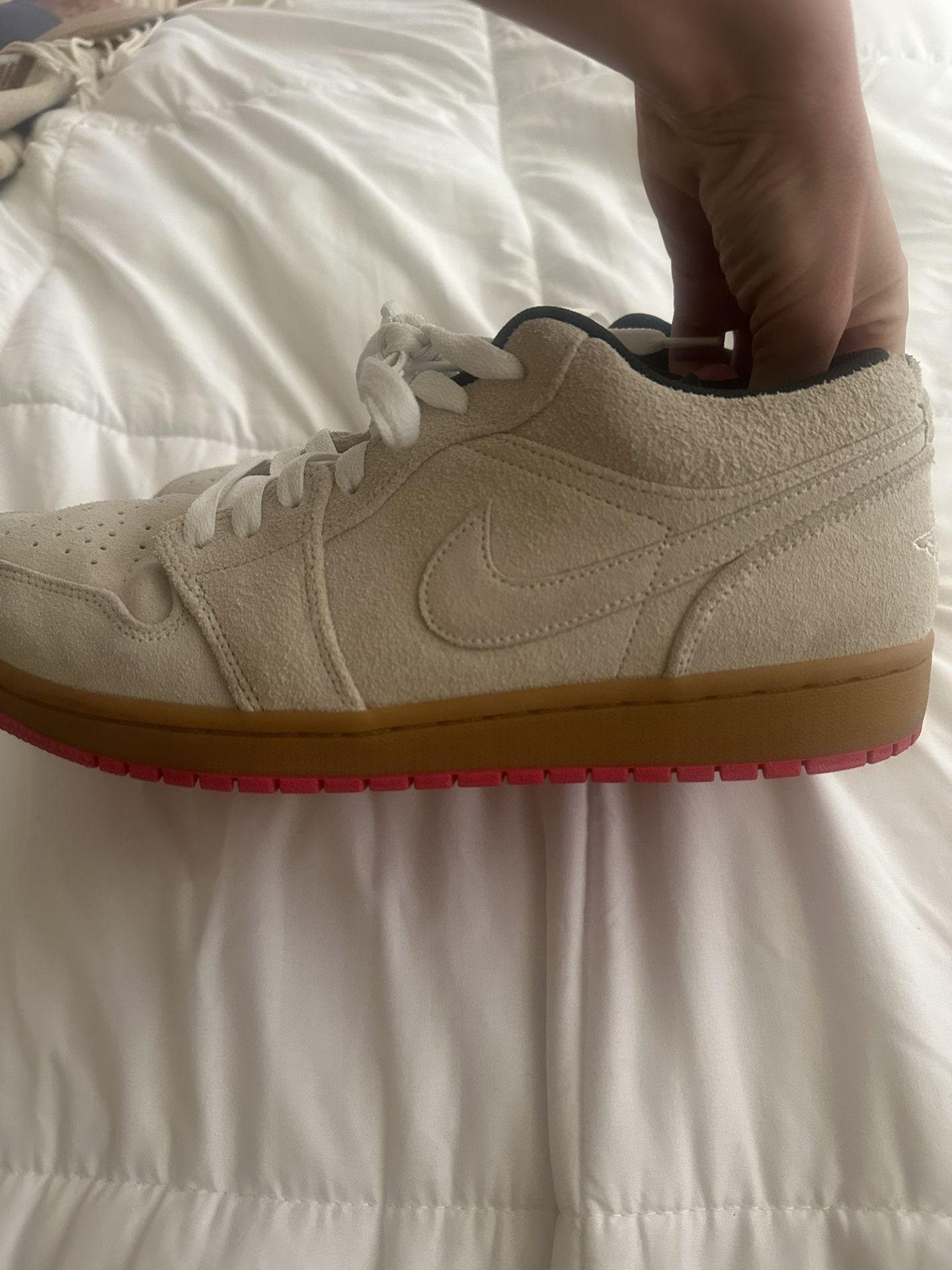 Nike Jordan 1 Low - white gum hyper pink M11