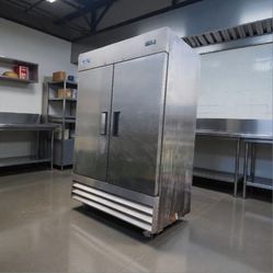 Avantco 2 Door Reach In Freezer Commercial Restaurant 1 Year Old
