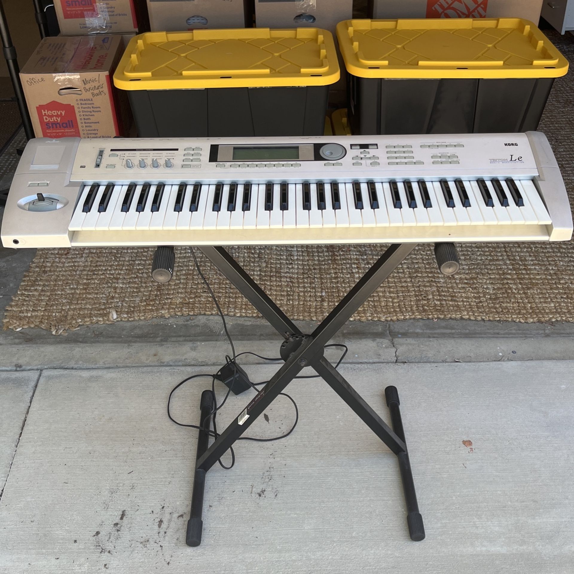 Korg Triton Le 61-key workstation (keyboard)