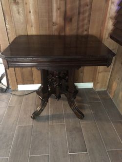 Table victorian