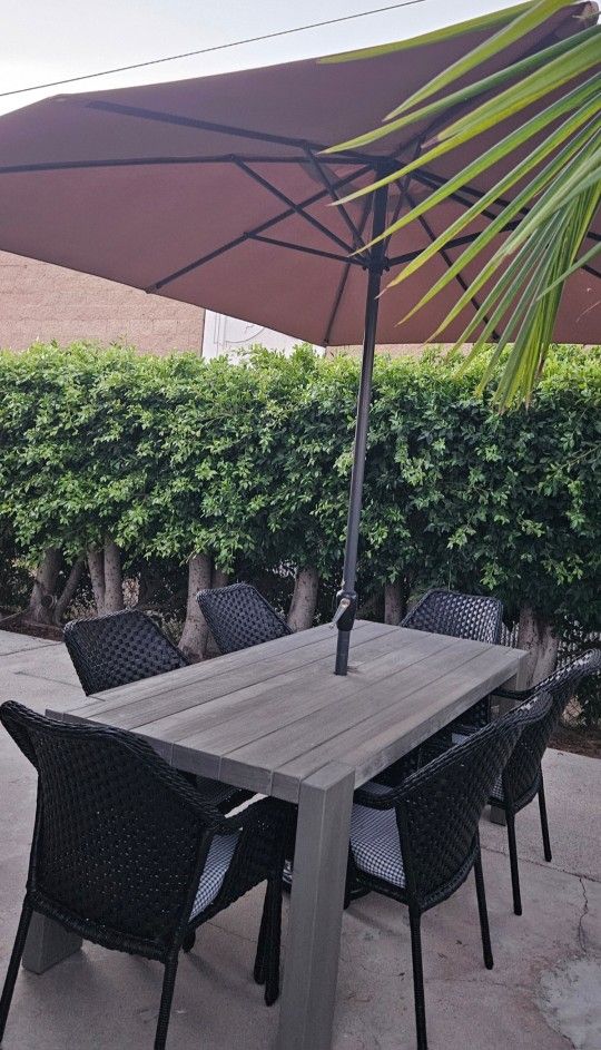 Patio Set 9 Pc Dining Set/Outdoor Furniture/Cash Only 