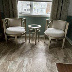 Boutique Table And Chairs 