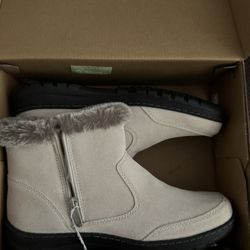 Khombu Boots Size 10