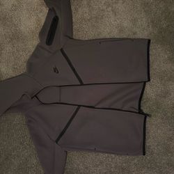 Nike Tech Size Medium