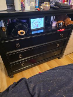 DRESSER