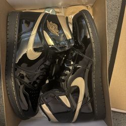 Air Jordan 1 Retro Black / Gold