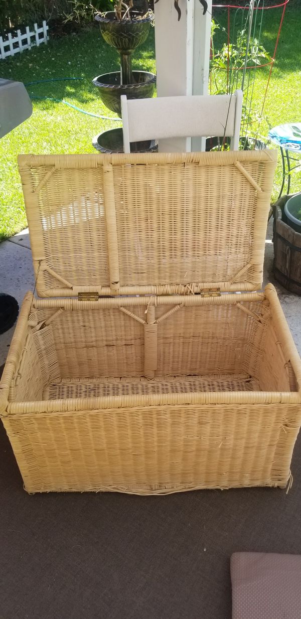 Wicker storage chest for Sale in Temecula, CA - OfferUp