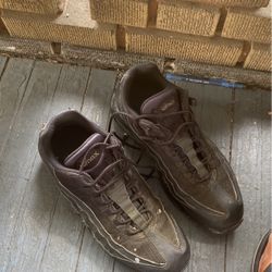 Nike tennis shoes size 12 Just Lee Cleaning off a little bit