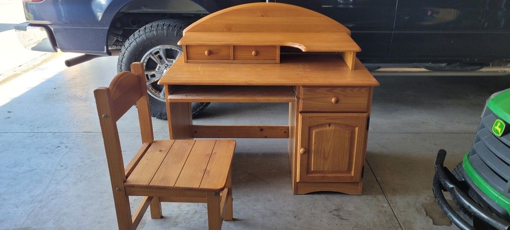 ***Child's Desk!***