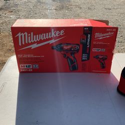Milwaukee M12 1/4 Cordless Drill