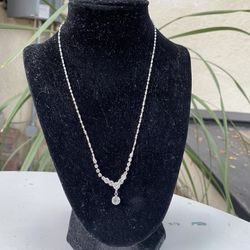 Beautiful sparkly Rhinestone And Silver necklace