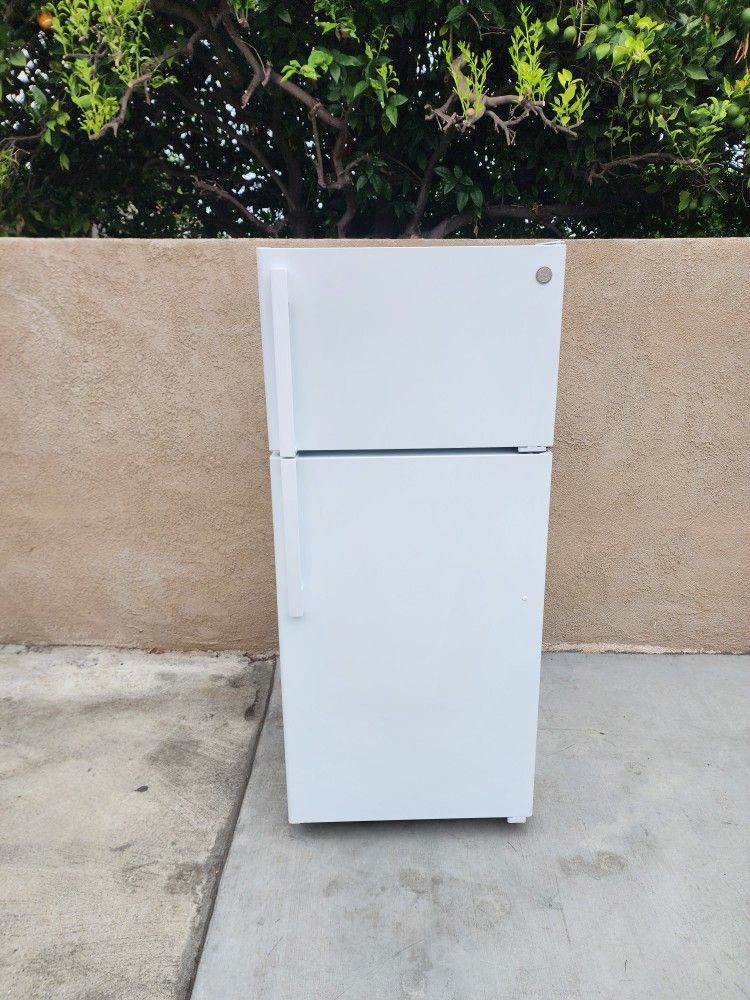 3MONTHS WARRANTY 28X29X64 GE FRIDGE 16CUFT WHITE