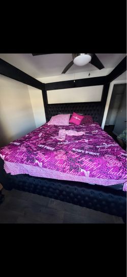 Canopy bed