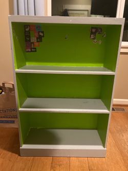 FREE: 3-Shelf Bookshelf