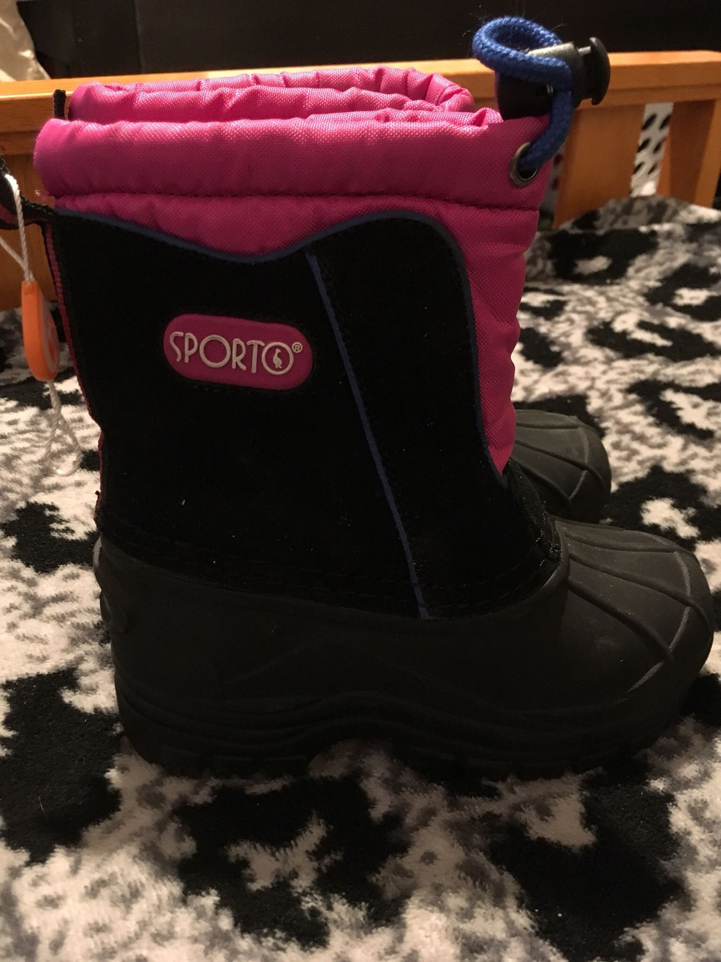 Snow boots size 9 toddler