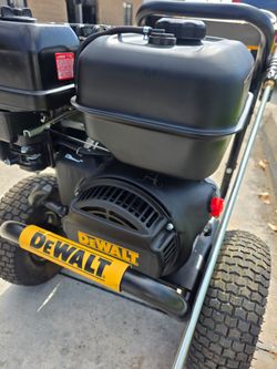DeWalt 4400 psi heavy duty Gas-Powered Pressure Washer