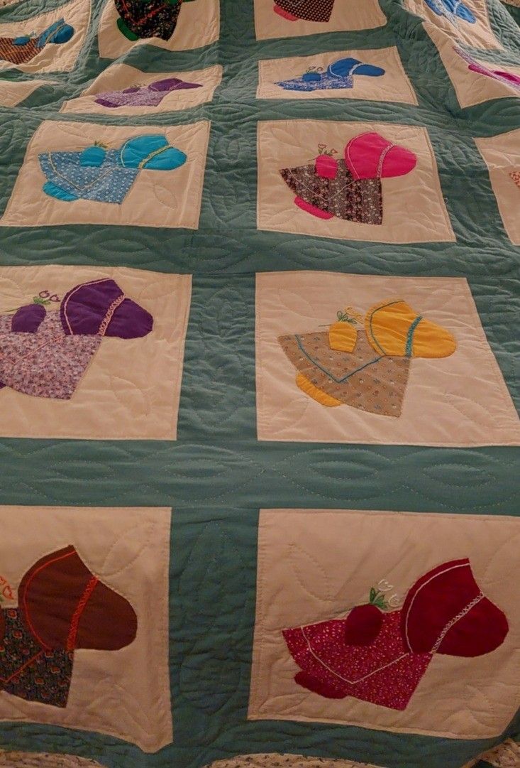 Hand basted/embroidered & Machine sewn Quilt $300 OBO