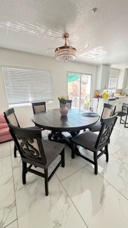 Dinner set round  table and 6 chairs