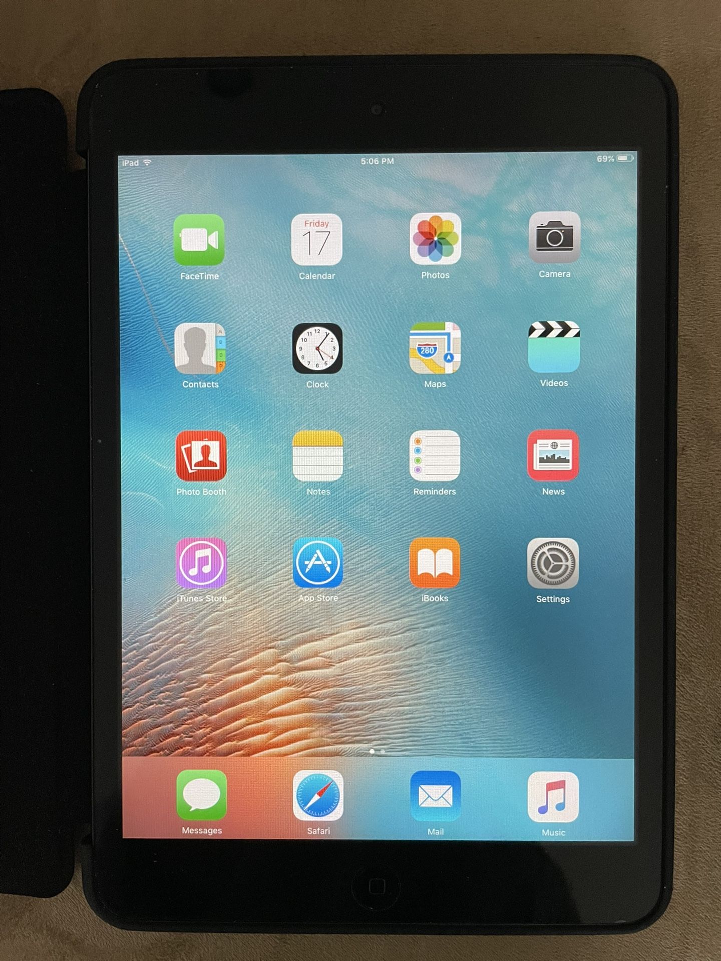 iPad Mini 1st Generation MD528LL/A WiFi 16 GB 5 Megapixels Camera With Slate Housing Excellent Condition Rarely Used