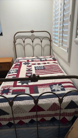 Iron trundle bed - twin size