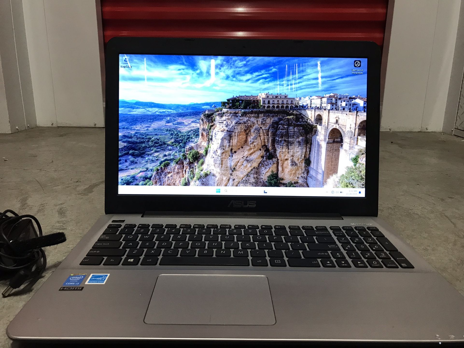 Asus X555L 15.6″ Intel Core i3 5020U @ 2.2 GHz /8 GB /126 SSD 