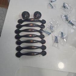 Cabinet doorknobs