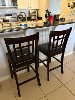 2 bar stools