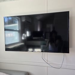 40" Samsung HD  Smart Tv With Wall Mount