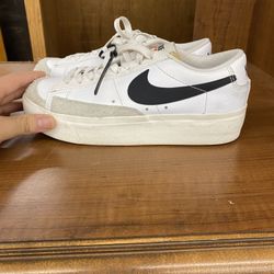 Nike shoes 7.5 