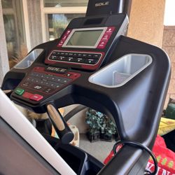 Sole F80 Treadmill 