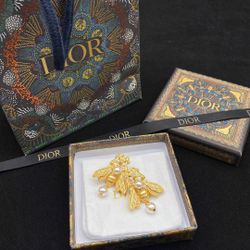 Luxury Gold Finished 🐝 Bee Statement Earrings With Pearls 