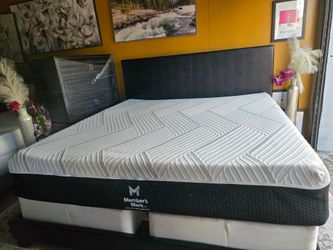 HERMOSA CAMA KING SIZE LA MAS GRANDE SACADO DE CAJA INCLUYE EL MUEBLE EXCELENTE 👌 CONDICIONES COLCHON GRATIS