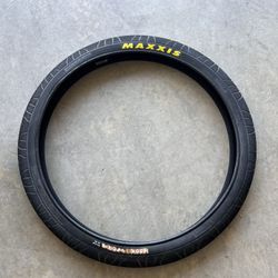 Brand New Maxxis Hookworm 26 x 2.5 Inch