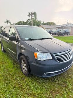2011 Chrysler town & country