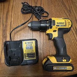 Dewalt Drill With Battery And Charger Like New Hasn’t Been Use..