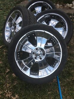 Nice chrome rims 23”