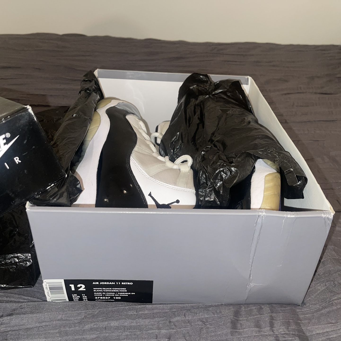 Air jordan shop 11 concord box