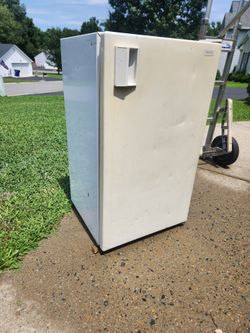 Sanyo mini fridge/freezer